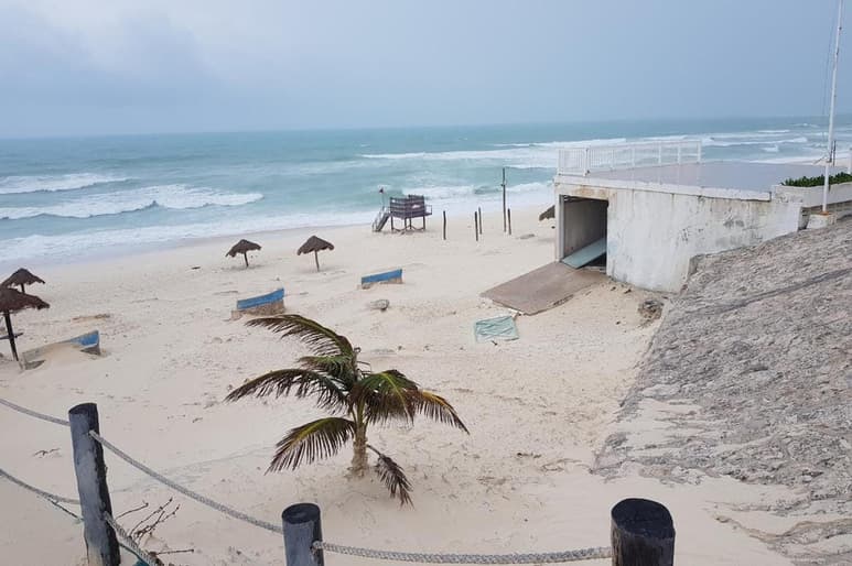 El huracán Zeta tocó tierra este miércoles en el sureste del estado de Luisiana (EUA), cerca del poblado Cocodrie, con categoría 2 en la escala Saffir-Simpson de huracanes y vientos máximos sostenidos de 175 kilómetros por hora. (ARCHIVO)