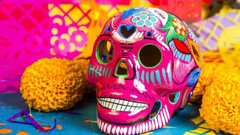 Facebook adaptara su logo y permitirá a sus usuarios modificar su avatar con motivos del Día de Muertos, además de agregar stickers alusivos a la fecha (ESPECIAL)  