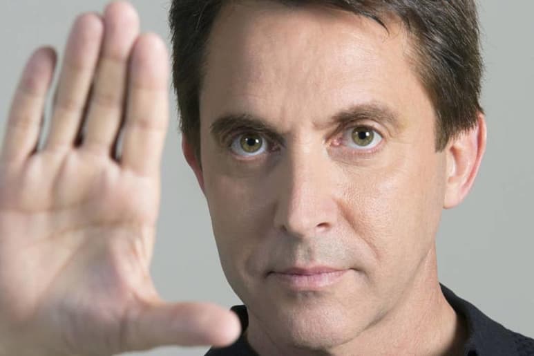 Desde la década de los 90, Tony Kamo se dio a conocer por dar hipnosis y sesiones de mentalismo en televisión. Con su técnica asegura que puede ayudar a las personas a dejar los vicios como el tabaco o superar situaciones traumáticas. (Especial)