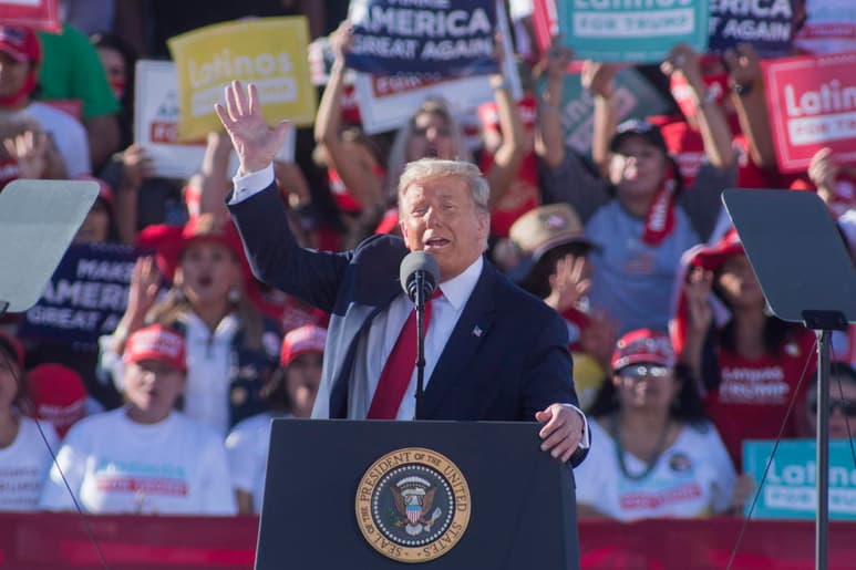 El presidente de EUA, Donald Trump, intentará crear más de 2 millones de nuevos empleos para los latinos en su país si es reelegido para un segundo mandato. (ARCHIVO)