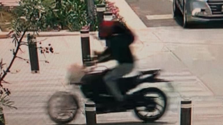 Cámaras de vigilancia captaron el momento del ataque contra la mujer (CAPTURA)