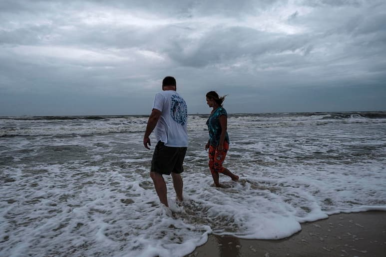 Zeta, que el miércoles tocó tierra en la costa del estado de Luisiana como huracán de categoría 2, se degradó a ciclón post-tropical mientras se desplazaba este jueves por tierra y tras dejar al menos 5 muertos y producir más de 2 millones de cortes de energía. (ARCHIVO)