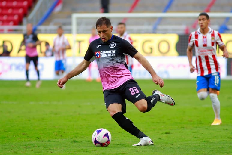 Luego de su grave lesión, el jugador de la Máquina Celeste de la Cruz Azul, aceptó que por su mente pasó el llegar a colgar los botines. (JAM MEDIA)