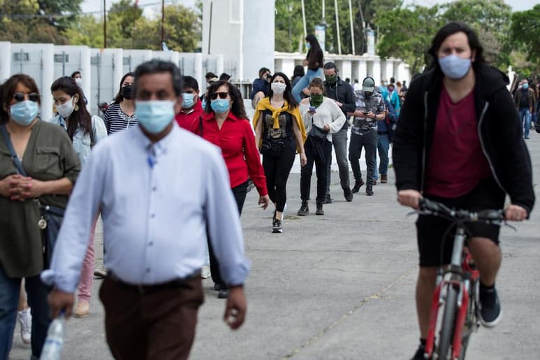 El estado de Florida (EUA) sobrepasó este viernes la cifra de los 800,000 casos de la COVID-19 en su cuenta acumulada desde el 1 de marzo al sumar 5,592 nuevos positivos. (ARCHIVO)