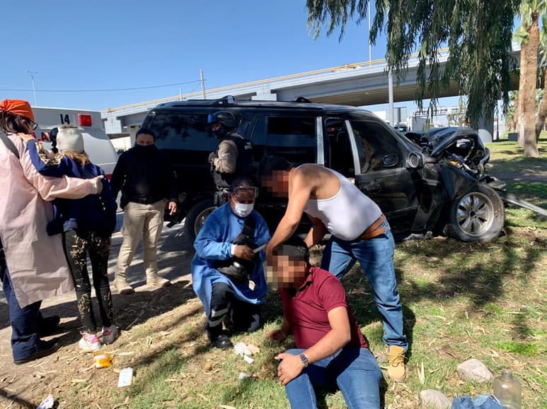 Los involucrados en el choque son Jair Aguilar, de 23 años, conductor de la camioneta Ford Expedition, color negro y Gustavo, de 30 años, quien manejaba la camioneta Renault, color blanco, con razón social Estafeta.
(EL SIGLO DE TORREÓN)