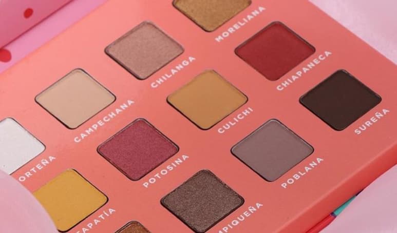 Debido a los nombres empleados en la paleta de sombras, la marca mexicana ha sido duramente criticada en redes (CAPTURA)