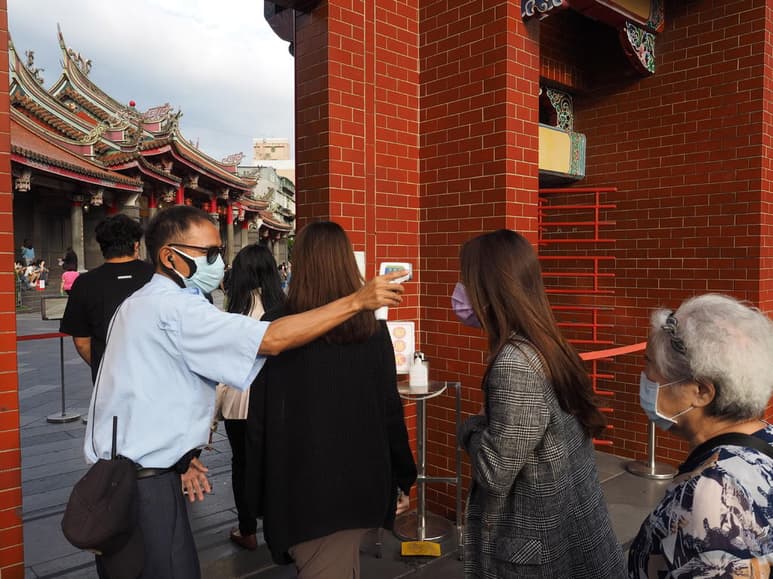 China detectó el viernes 33 nuevos casos de coronavirus, 6 de ellos de contagio local y 27 procedentes del extranjero frente a uno local el día anterior y 24 importados, informó hoy la Comisión Nacional de Salud. (ARCHIVO)