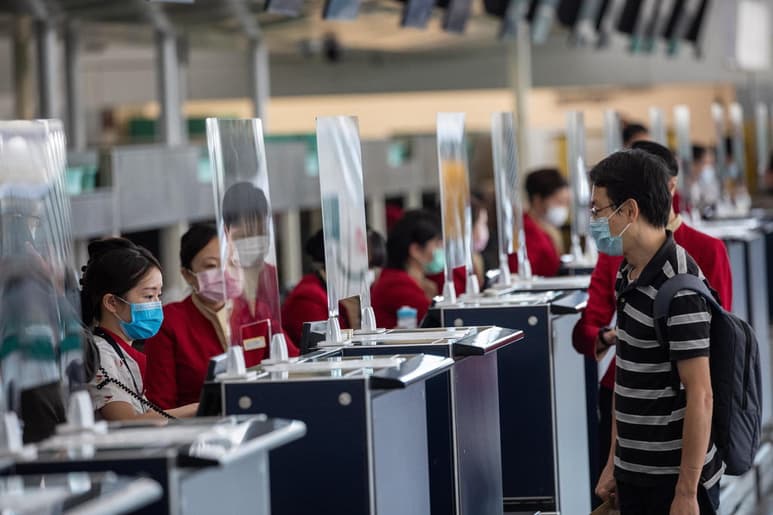 China registró el sábado 3 nuevos contagios a nivel local en el brote de la región occidental de Xinjiang y 21 casos procedentes del exterior, frente a los 6 y 27, respectivamente, detectados el día anterior, informó hoy la Comisión Nacional de Salud. (ARCHIVO)