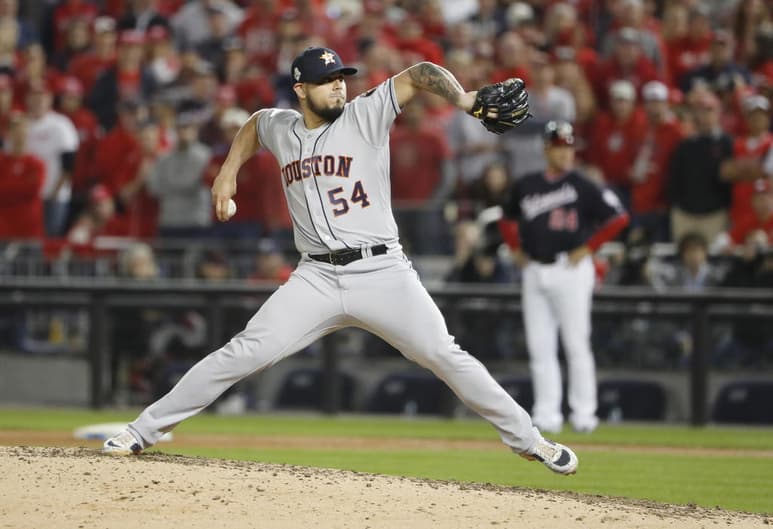 El mexicano Roberto Osuna se encuentra en la agencia libre de las Grandes Ligas, tras no extender su relación con los Astros de Houston. (ARCHIVO)