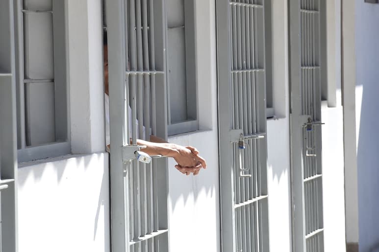 La mujer y los hombres fueron traslados al Centro de Detención Temporal de la ciudad de Torreón. (EL SIGLO DE TORREÓN)