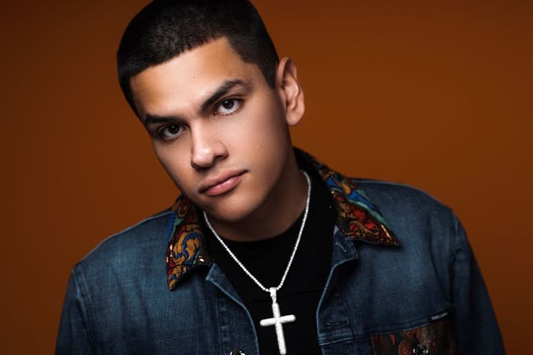 Firma. El cantante se ha sumado a la lista de talentos de la compañía Sony Music.