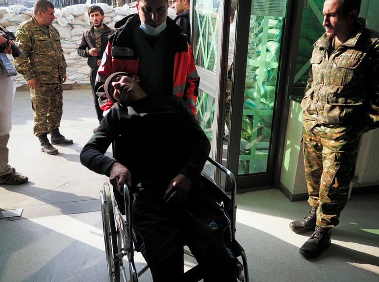 Armenia exhortó a Rusia el sábado a estudiar si brinda ayuda de seguridad para poner fin a los combates por Nagorno-Karabaj, en la mayor escalada del viejo conflicto de su país con Azerbaiyán. (AP)