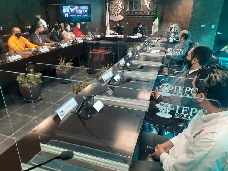 La sesión se llevó a cabo de manera semipresencial, ya que algunos estuvieron presentes de manera virtual. (EL SIGLO DE TORREÓN)