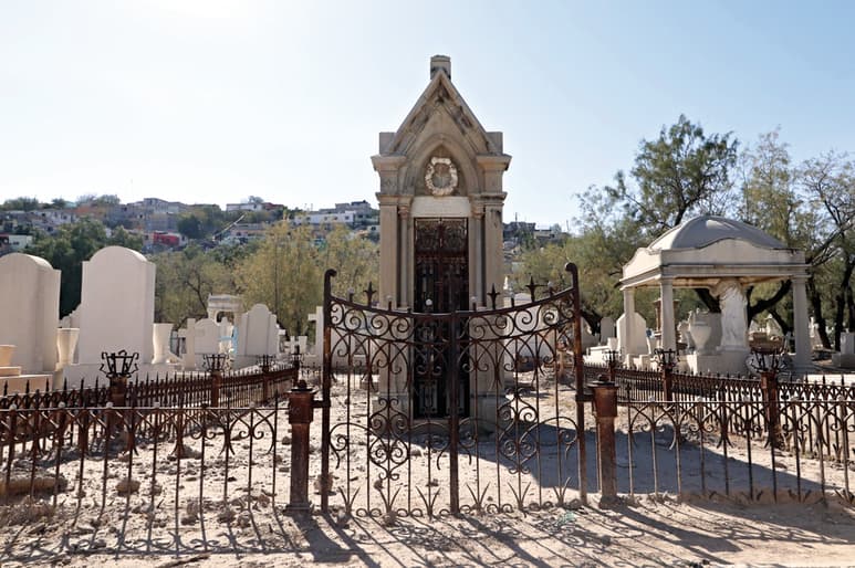 El camposanto más longevo de la ciudad de Torreón guarda miles de mausoleos y tumbas con un gran valor histórico y artístico. (EL SIGLO DE TORREÓN)