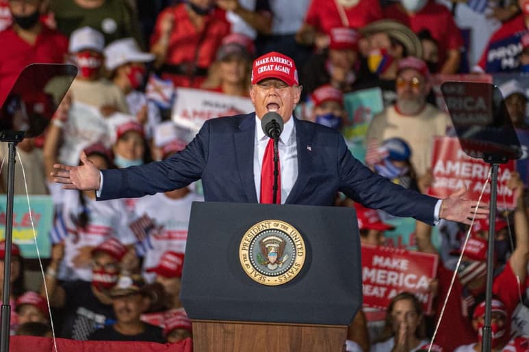 Donald Trump prendió fuego al mundo político de Estados Unidos en 2016 y sigue absorto en las llamas, con la esperanza de que el mismo mensaje que le aupó entonces a la Casa Blanca le otorgue ahora una reválida. (ARCHIVO)