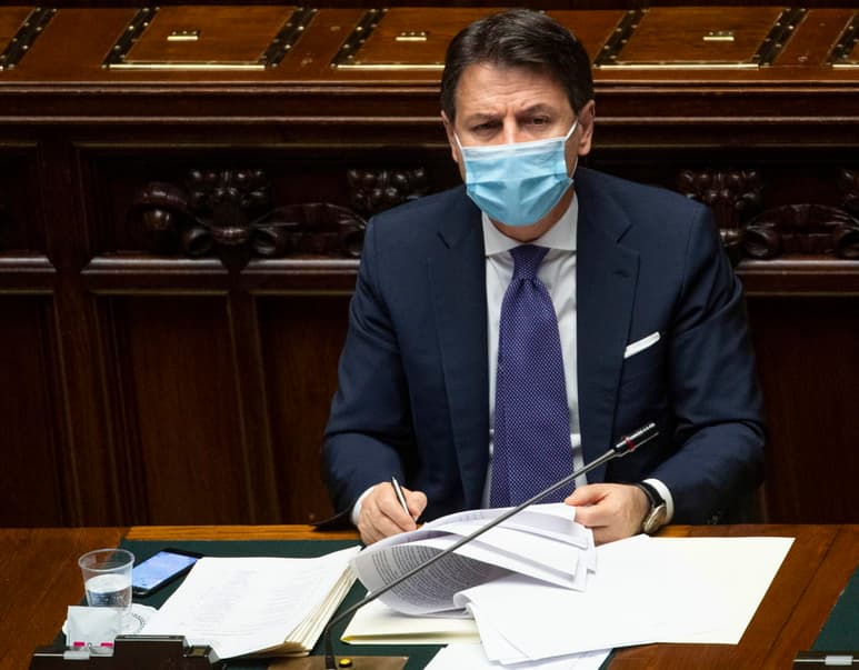 Conte describió las nuevas medidas a los legisladores el lunes, antes de un nuevo decreto que se espera pronto. (EFE)
