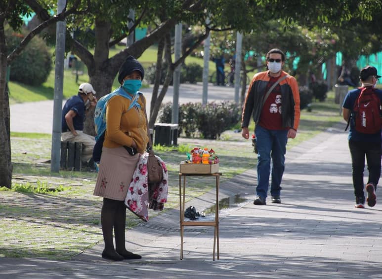 Ecuador reportó este lunes 169,562 contagios acumulados del coronavirus SARS-CoV-2, 368 en las últimas 24 horas, y un total de 12,692 muertes por la enfermedad, de los que 8,380 son confirmados por coronavirus y 4,312 están catalogados como probables, de acuerdo con el parte oficial del Ministerio de Salud. (ARCHIVO)