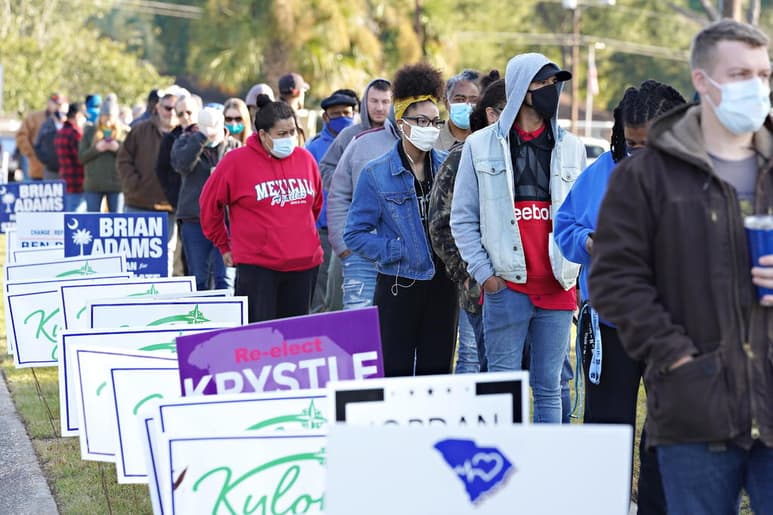 La votación de este martes en Estados Unidos es apenas un paso del complejo proceso para elegir al presidente del país, donde al margen del voto popular es el Colegio Electoral, un órgano integrado por 538 delegados, el que tiene casi que la última palabra sobre quién llega a la Casa Blanca cada cuatro años. (EFE)