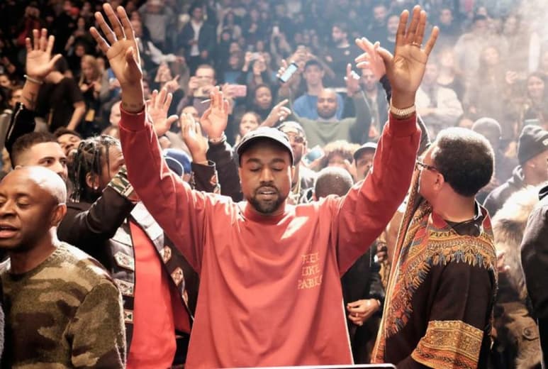 Kanye West pasó de visitar al actual presidente de los EUA, Donald Trump, a ser su rival en las elecciones para elegir al nuevo mandatario del país. (ESPECIAL) 