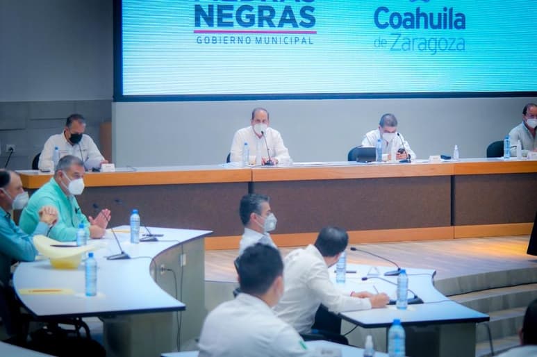 Claudio Mario Bres Garza, presidente municipal de Piedras Negras, detalló que tal y como ha venido ocurriendo, Riquelme Solís asiste cada 15 días a la reunión del subcomité de salud.