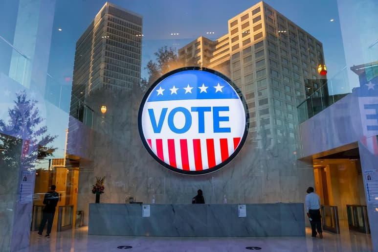 Cuarenta de los cincuenta estados de Estados Unidos cerraron ya este martes todos sus colegios electorales, incluidos ocho territorios clave: Florida, Georgia, Carolina del Norte, Ohio, Pensilvania, Michigan, Wisconsin y Arizona. (EFE)