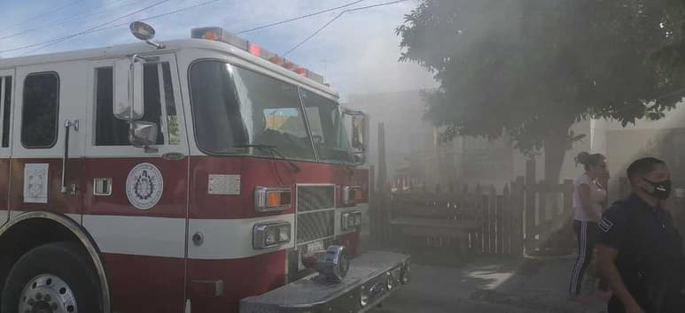 El incendio ocurrió minutos después de las tres de la tarde en una vivienda de Ampliación San Antonio. (EL SIGLO DE TORREÓN)