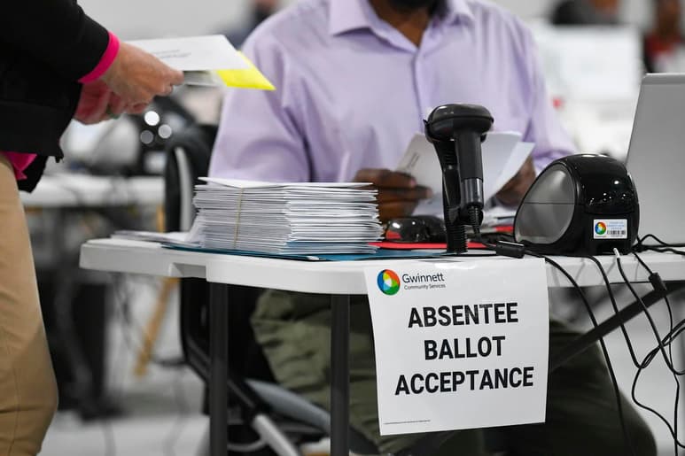  A las 08:00 horas de este miércoles, los resultados marcaban 238 delegados para Biden frente a 213 de Trump en el Colegio Electoral. (EFE)