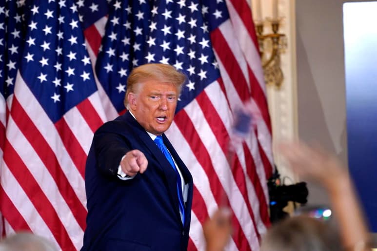 El jefe de campaña de Trump, Bill Stepien, aseguró esta mañana en un llamada con los periodistas que 'una vez todos los votos legales sean contabilizados el presidente ganará'. (EFE)