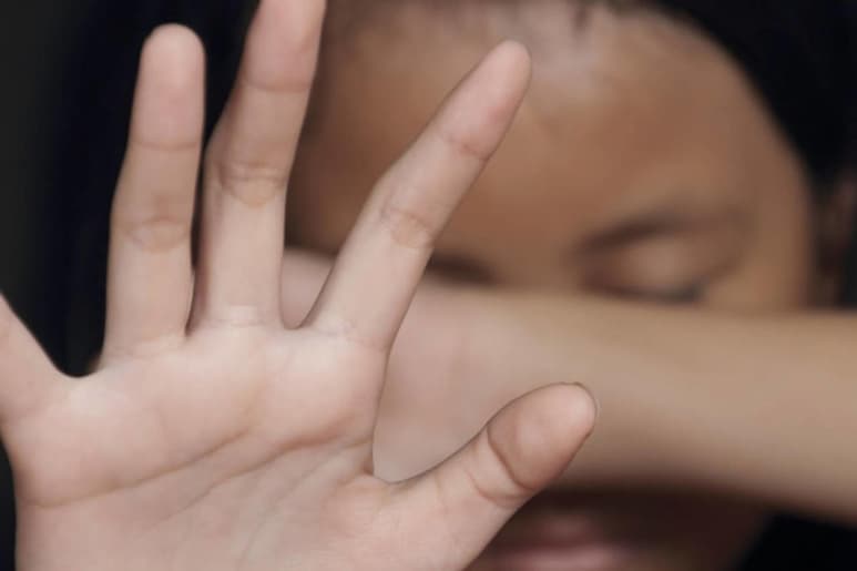 Un calzón rojo de encaje es la prenda de máxima seducción en el imaginario popular y bajo ese argumento, tres jueces de Perú rechazaron una denuncia de violación de una mujer que los usaba y absolvieron a su presunto violador, en un fallo que ha indignado al país por los prejuicios machistas que sostiene. (ESPECIAL)
