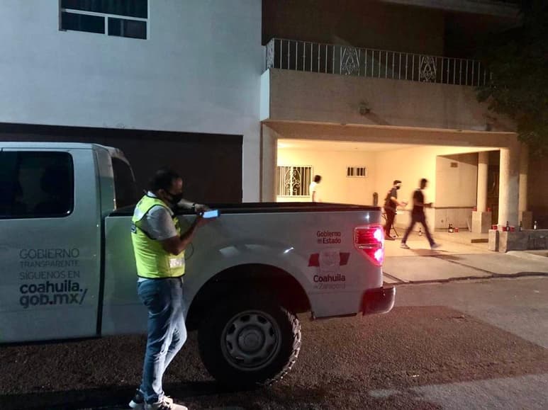 Reuniones en domicilios particulares serán vigiladas con detalle de parte de inspectores y personal policiaco, con el fin de garantizar que no asistan más de 15 personas, que no se tengan bandas musicales y equipos de sonido que promuevan baile o desorden, ni tampoco que se ocupe la vía pública. (ARCHIVO)