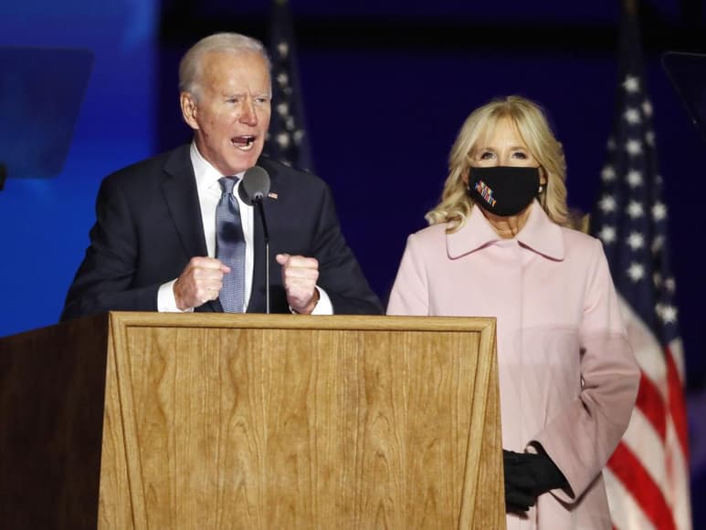 El candidato demócrata Joe Biden tomó la delantera este miércoles durante el conteo de votos en Wisconsin y Michigan, a menos de 24 horas de haberse cerrado las casillas en Estados Unidos.
(EFE)