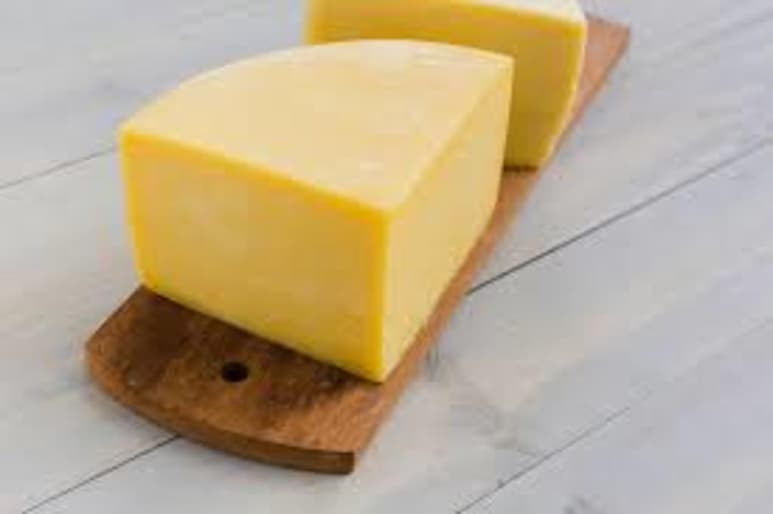 Ni la pandemia, ni la alerta del gobierno de que algunos quesos no se apegan a la Norma Oficial Mexicana (NOM) afectaron el consumo de queso, al contrario, es de los productos lácteos que más se compran. (ESPECIAL)