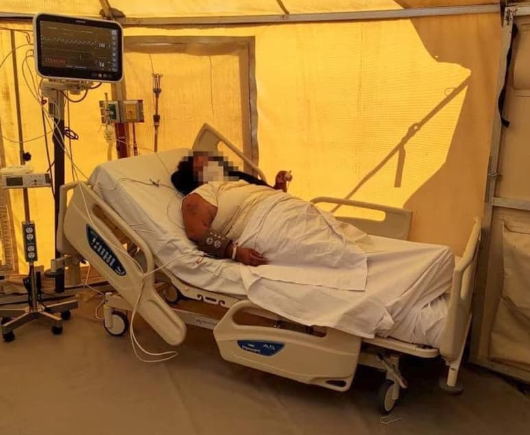 Alrededor de las 15:00 horas ingresaron al Hospital Móvil instalado en Torreón los primeros dos pacientes con COVID-19, enfermedad causada por el nuevo coronavirus SARS-CoV-2. (EL SIGLO DE TORREÓN)