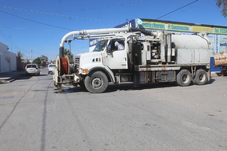 Los trabajadores de Simas expusieron que si no se realiza un uso adecuado por los usuarios, las acciones no servirán de nada. (EL SIGLO DE TORREÓN)