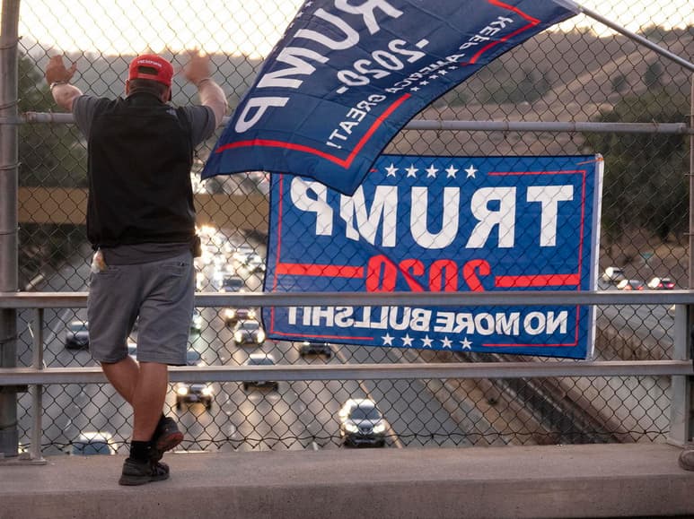 La hegemonía republicana parece haber llegado a su fin en Arizona, una plaza que no perdían ante los demócratas desde 1996, cuando triunfó el presidente Bill Clinton.
(EFE)