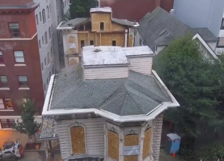 La casa fue renovada y actualmente está a la venta (CAPTURA)
