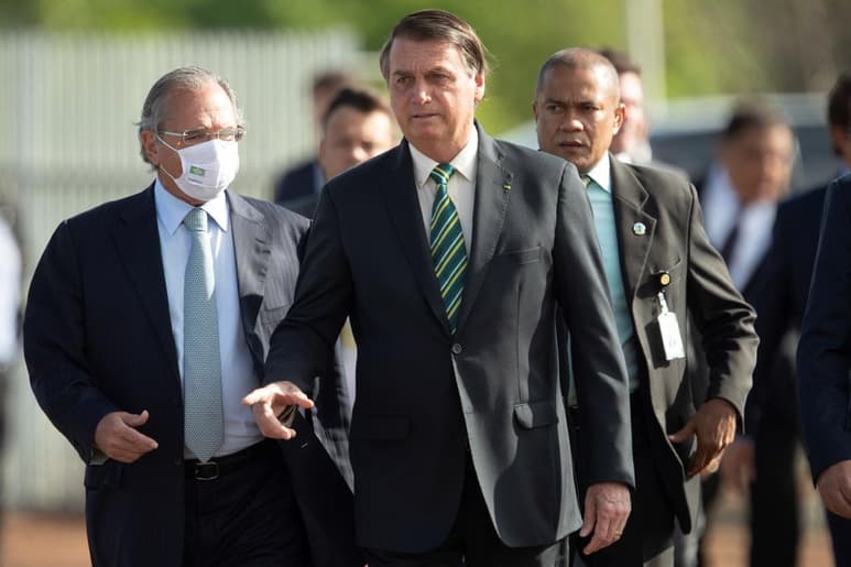 El presidente brasileño, Jair Bolsonaro, afirmó este jueves que para evitar lo que sucede en 'otros países', Brasil debe buscar un 'sistema electoral confiable', con votación impresa y no electrónica como está actualmente establecido. (ARCHIVO)