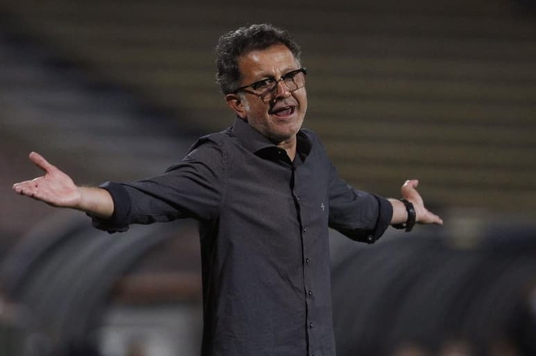 El sistema de juego de Juan Carlos Osorio, bien conocido en México por su paso en la Selección Mexicana, no deja de crear críticas. Ahora fue Francisco Foronda, exfutbolista colombiano, quien reventó a su compatriota, tras su último paso por el Atlético Nacional. (ARCHIVO)