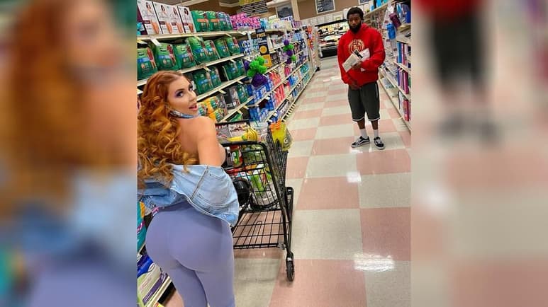 La modelo y playmate Amanda Nicole Martin hizo una travesura al mostrar sus pechos a un hombre en un supermercado en Las Vegas, Nevada. (INSTAGRAM)
