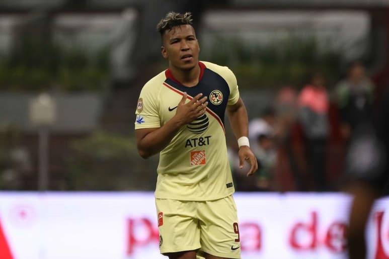 Otra vez, Roger Martínez rompió con la directiva del América, al solicitar su salida del club, a pesar de que todavía tiene contrato por los próximos tres años. (ARCHIVO)