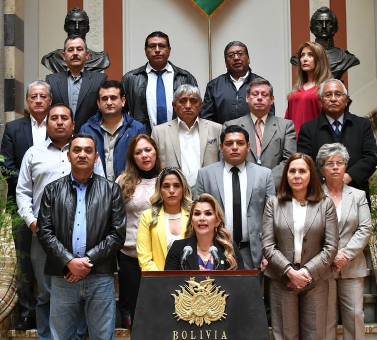 La comisión de transición de parte del Gobierno entrante de Luis Arce manifestó este viernes que el Ejecutivo transitorio de Jeanine Áñez deja una Bolivia 'poco más en ruinas'. (EFE)