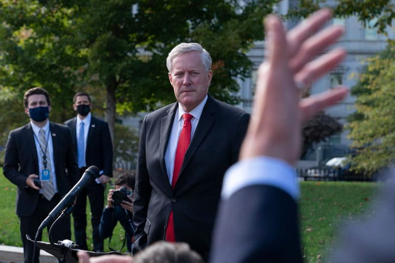El jefe de despacho del presidente Donald Trump, Mark Meadows, está infectado de coronavirus, según el diagnóstico médico, en momentos en que Estados Unidos registra nuevos máximos de contagios confirmados por día debido a la pandemia. (ARCHIVO)