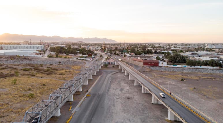 Ayer viernes por la mañana siguieron abiertos los puentes que comunican a los municipios de Gómez Palacio y Torreón.