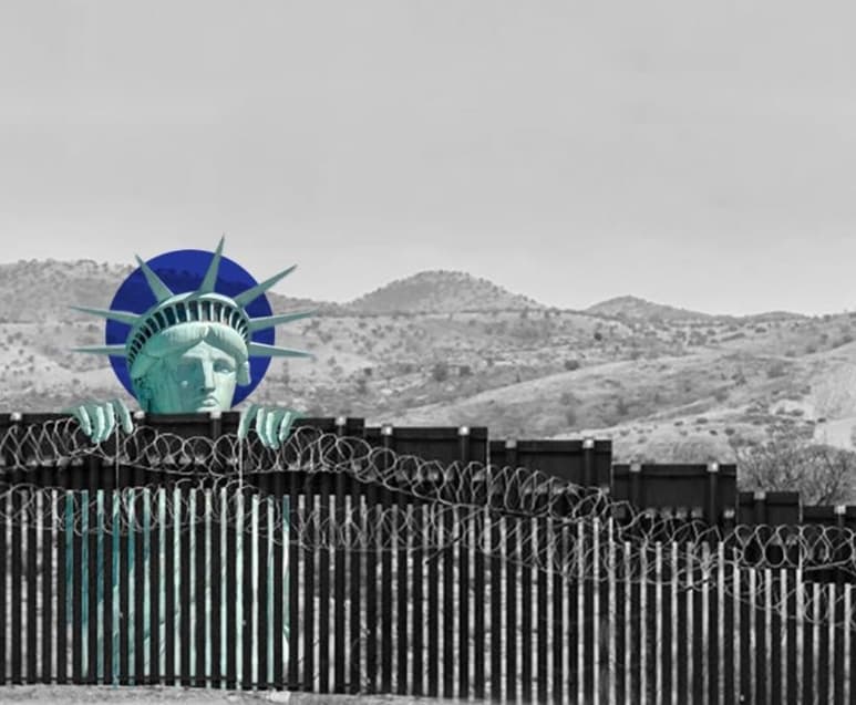 'Ganó la democracia y la oportunidad de construir un mundo más inclusivo', declaró el Instituto para las Mujeres en la Migración al tuitear una imagen de la Estatua de la Libertad que se asoma sobre el muro fronterizo. (Especial)