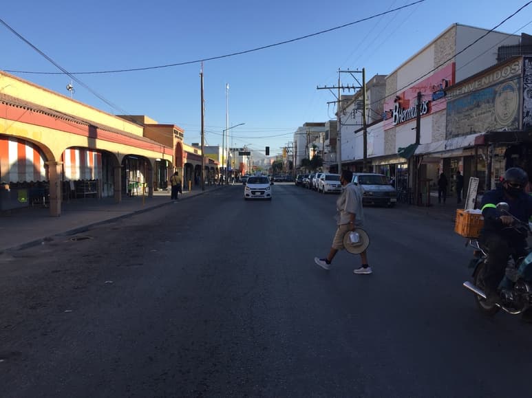 El sector Centro de Gómez Palacio lució con poca afluencia de ciudadanos ayer por la tarde. (EL SIGLO DE TORREÓN)