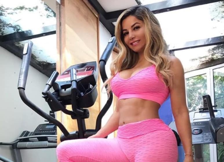 Este domingo Aleida Nuñez presumió en su cuenta de Instagram la flexibilidad que ha conseguido con sus rutinas de ejercicio y yoga. (Instagram)