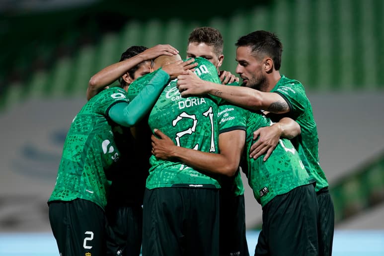 Santos goleó 4-0 al Mazatlán FC y subió al octavo lugar de la tabla, por lo que jugará en el Corona el duelo de repechaje ante Pachuca. (JAM MEDIA)