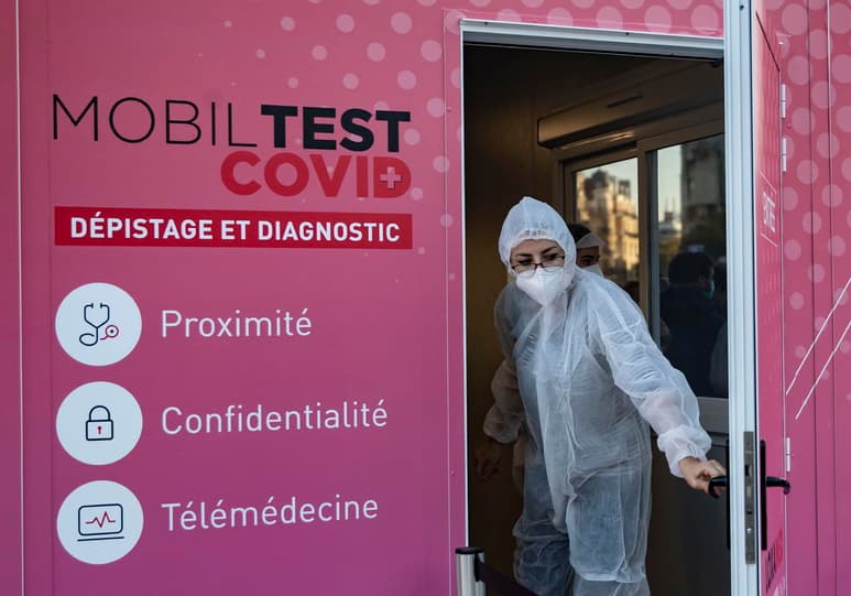 Francia registró 551 muertos por coronavirus en las últimas 24 horas, casi el doble que la jornada, precedente, lo que eleva la cifra de muertos en el país a 40,987 mientras. (ARCHIVO)
