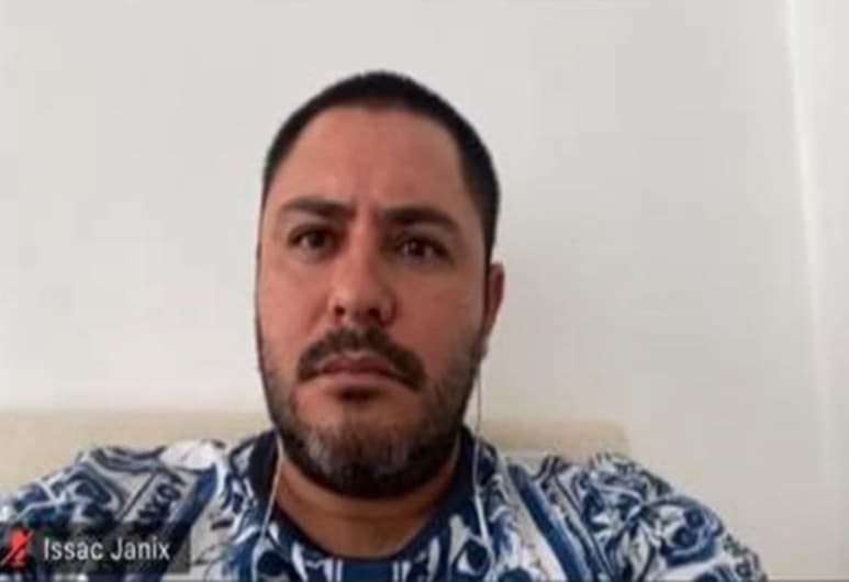 El secretario general del ayuntamiento de Benito Juárez, con cabecera en esta ciudad, Isaac Janix, presentó también su renuncia al cargo en medio de la polémica por la dispersión a balazos de una protesta en Cancún. El funcionario, a su vez, es regidor con licencia, por lo que se espera su retorno a su curul, como concejal.
(ESPECIAL)