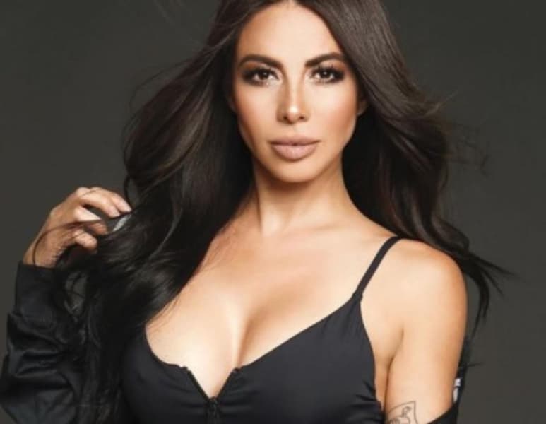 Este martes la conductora deportiva de Fox, Jimena Sánchez, deslumbró a sus fans con una fotografía en bikini presumiendo sus curvas desde la playa. (Especial)